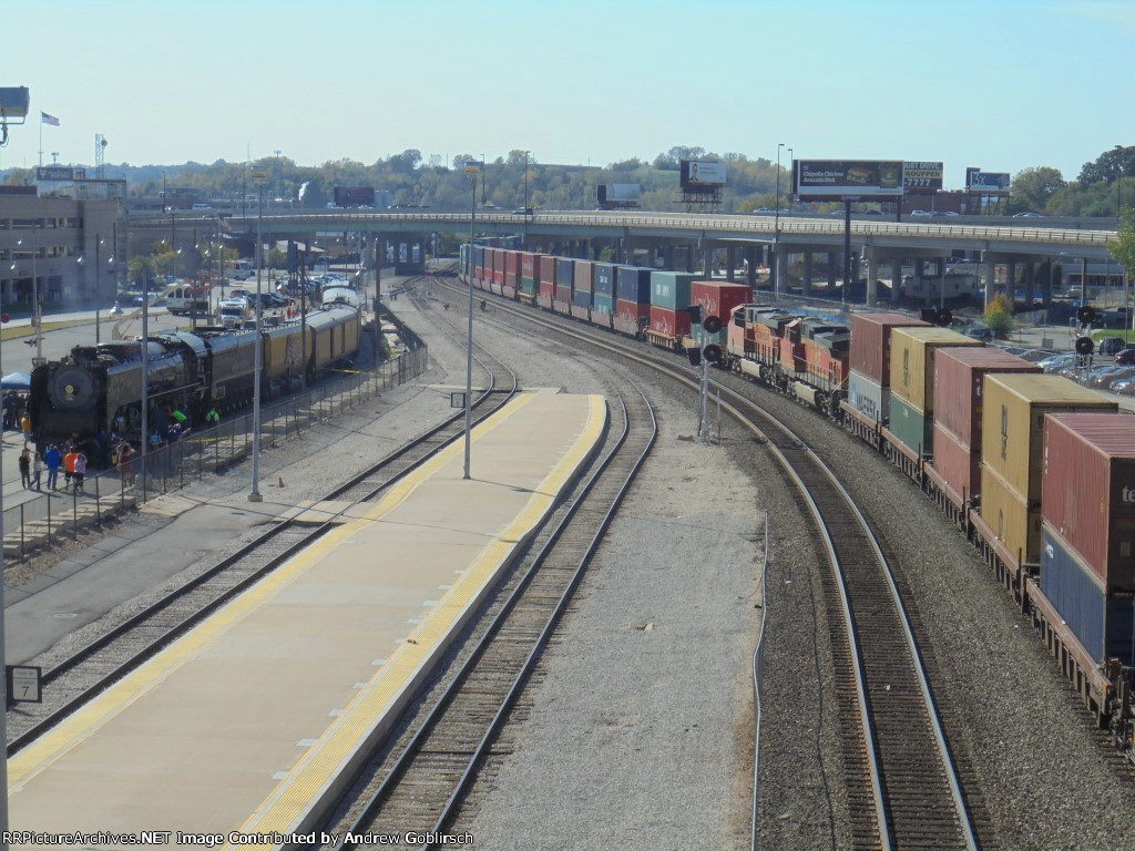 UP 844, BNSF 4266 + 4687